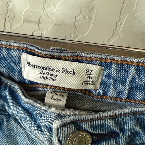 Abercrombie & Fitch|Curve Love denim in distressed skinny high rise-Light Blue• - Picture 7 of 11